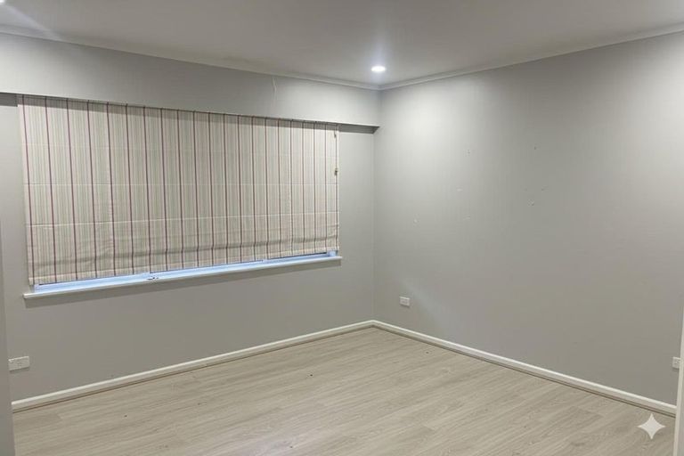 Photo of property in 25 Sovereign Place, Glenfield, Auckland, 0629