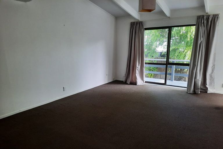 Photo of property in 3/180 Henderson Valley Road, Henderson, Auckland, 0612