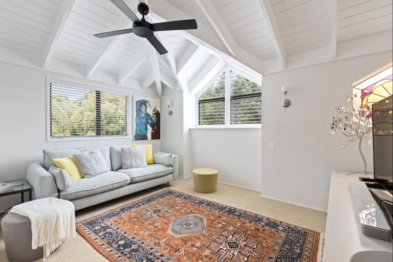 Photo of property in 33 Homewood Place, Chatswood, Auckland, 0626