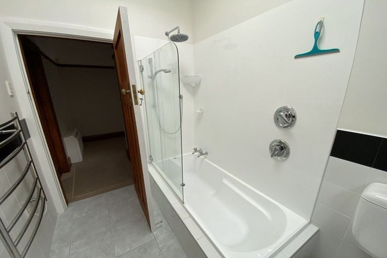 Photo of property in 191 Queens Drive, Lyall Bay, Wellington, 6022