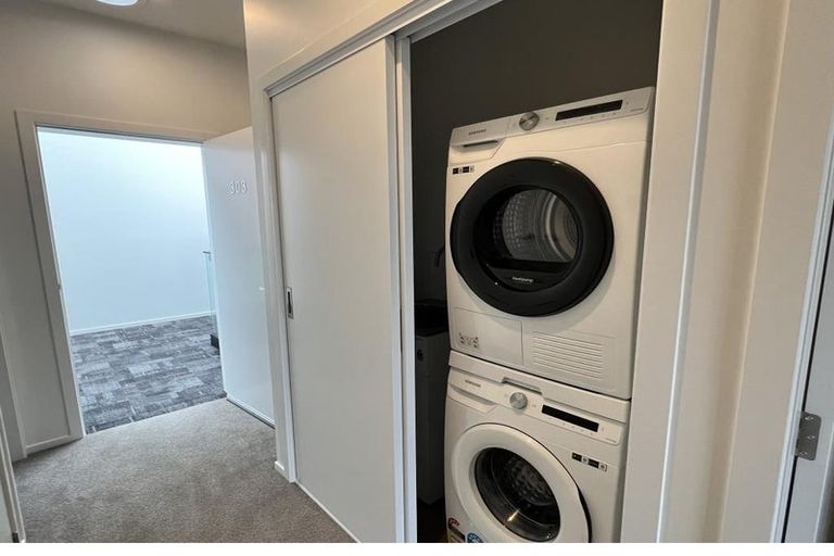 Photo of property in 303/2u Onepu Road, Kilbirnie, Wellington, 6022