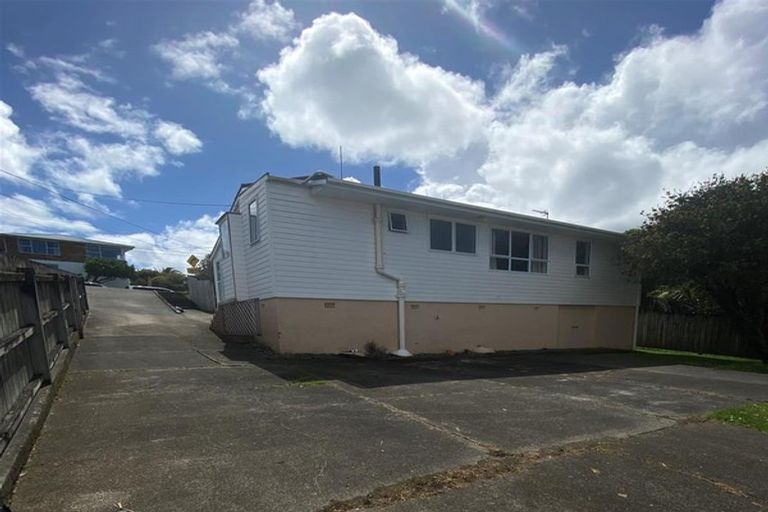 Photo of property in 106 Golf Road, New Lynn, Auckland, 0600