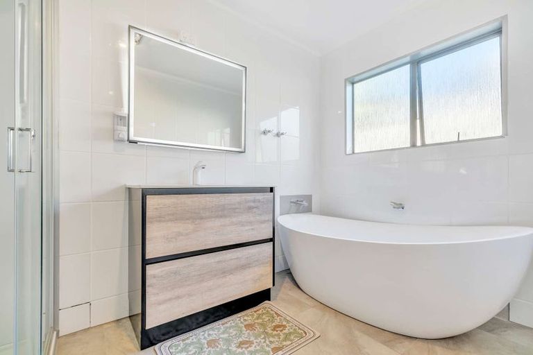 Photo of property in 11 Dunton Drive, Welcome Bay, Tauranga, 3112