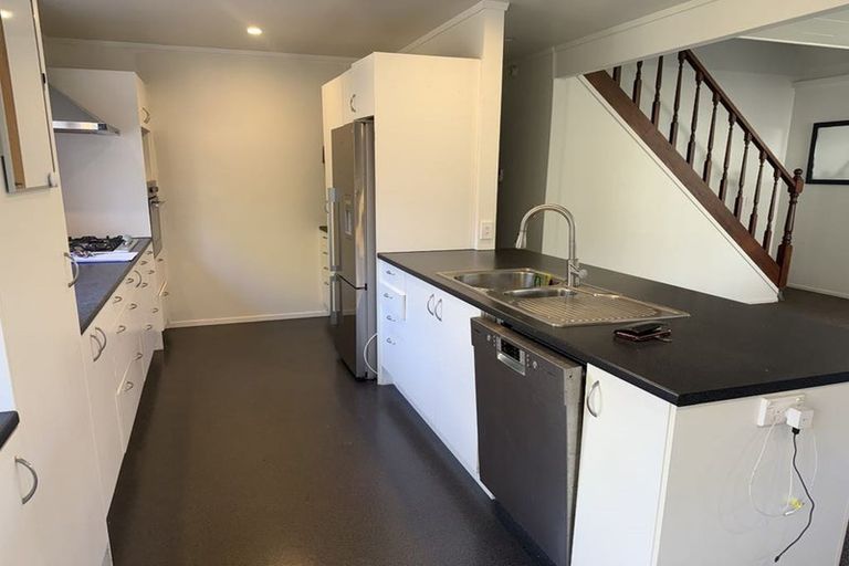 Photo of property in 6 Kinnel Grove, Papakowhai, Porirua, 5024