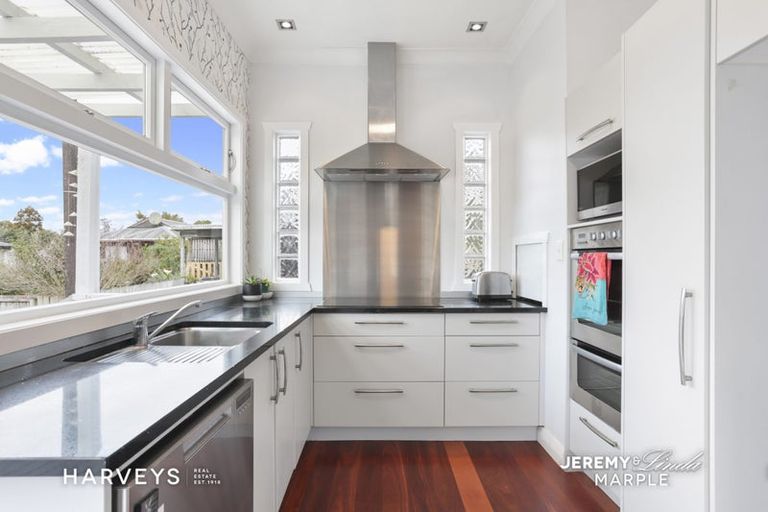 Photo of property in 10 Woodglen Road, Glen Eden, Auckland, 0602