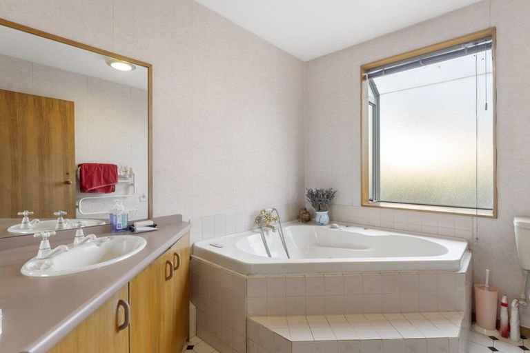 Photo of property in 73 Matipo Street, Riccarton, Christchurch, 8041