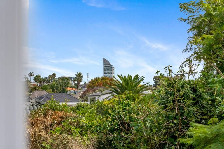 Photo of property in 9a/1 Eversleigh Road, Belmont, Auckland, 0622