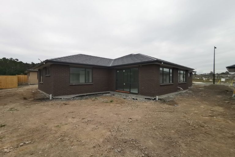 Photo of property in 10 Ropere Street, Kumeu, 0810