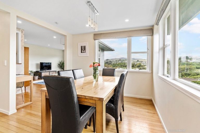 Photo of property in 70 Bassett Road, Johnsonville, Wellington, 6037