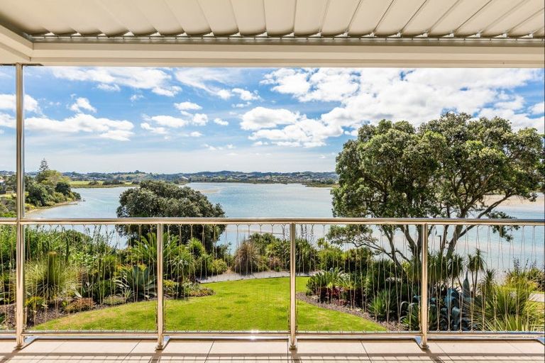 Photo of property in 42 Pohutukawa Avenue, Red Beach, 0932
