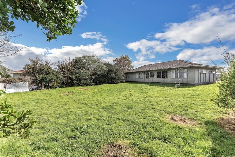 Photo of property in 1 Hill Crescent, Papakura, 2110