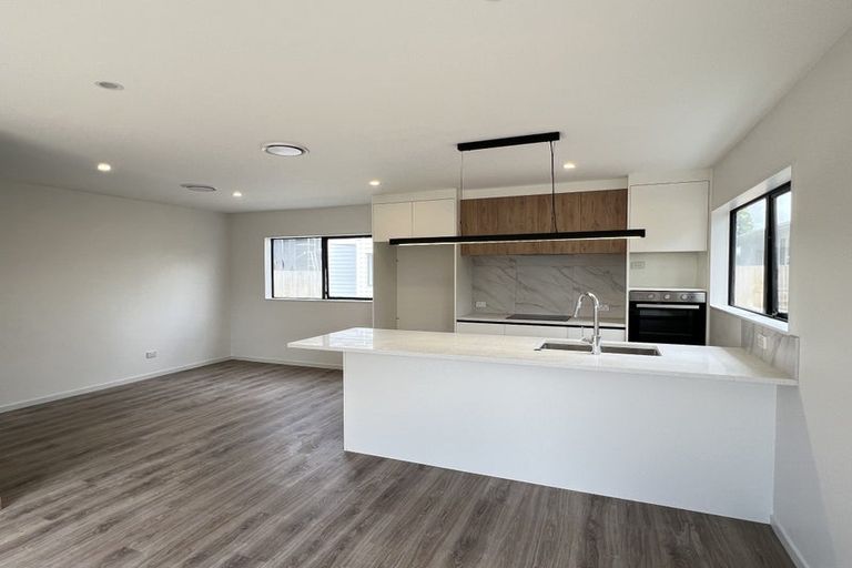 Photo of property in 30a Durham Street, Te Atatu Peninsula, Auckland, 0610