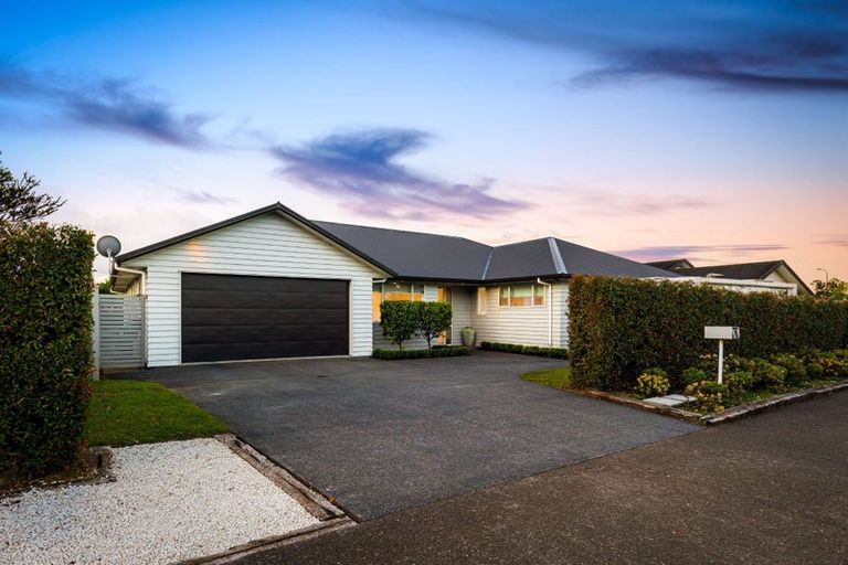 Photo of property in 5 Nikau Way, Riverhead, 0820