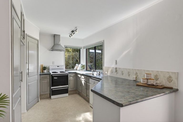 Photo of property in 60 Heta Road, Highlands Park, New Plymouth, 4312