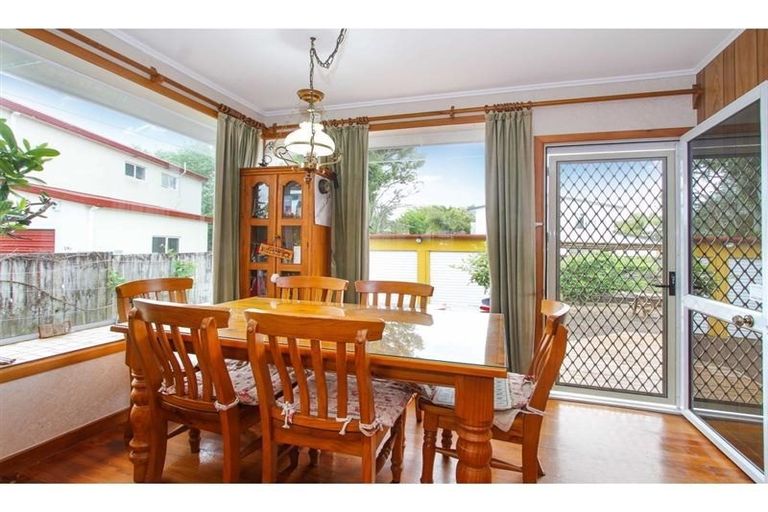 Photo of property in 27 Sylvia Road, Hillcrest, Auckland, 0627