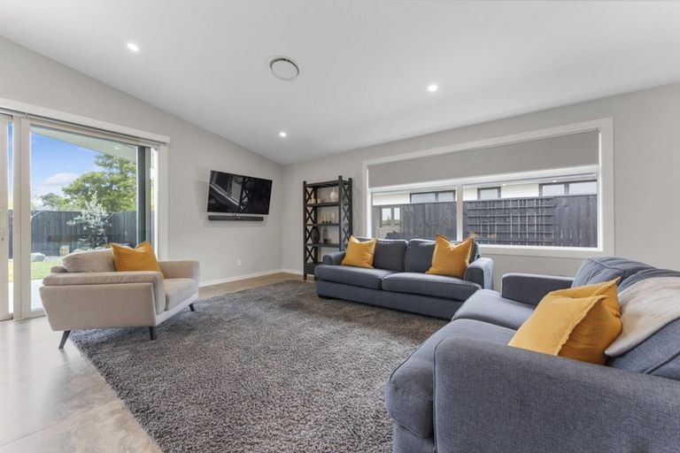 Photo of property in 16 Ivy Lane, Kelvin Grove, Palmerston North, 4414