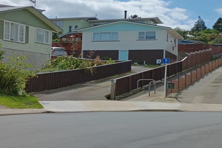 Photo of property in 19 Radiata Grove, Brown Owl, Upper Hutt, 5018