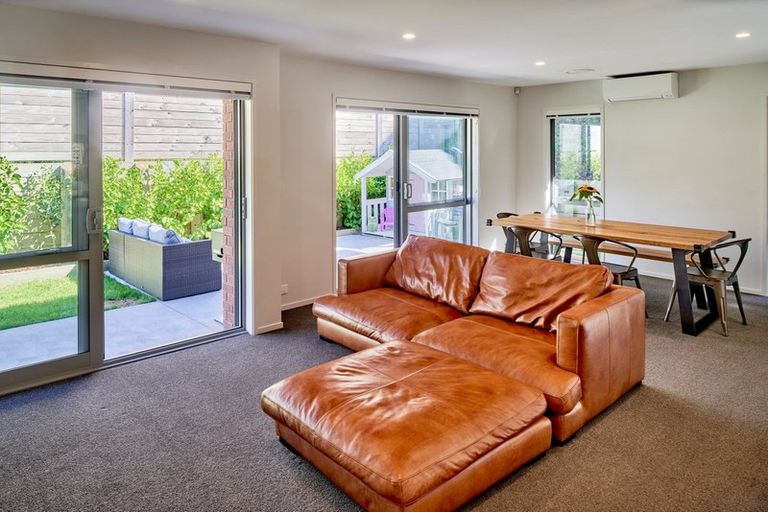 Photo of property in 32 Mooring Close, Whitby, Porirua, 5024