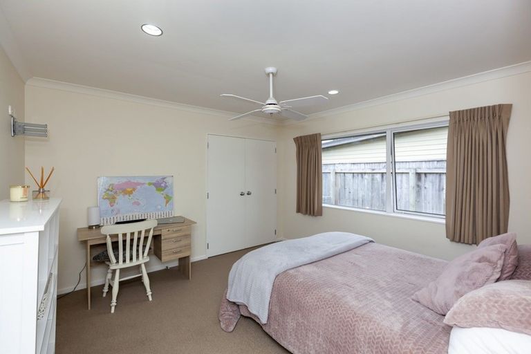 Photo of property in 2 Cascade Way, Paraparaumu, 5032