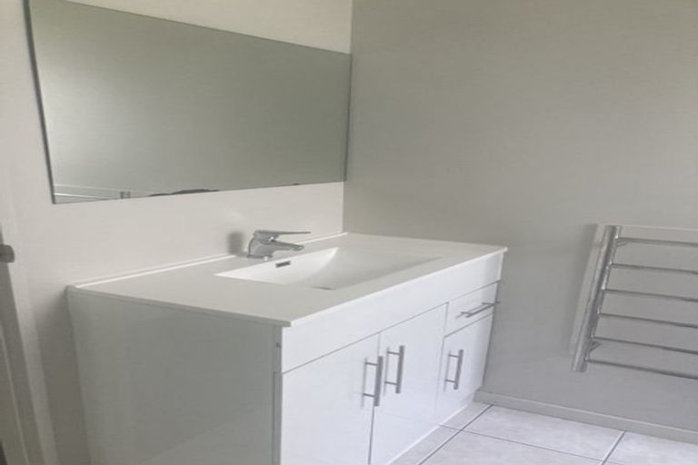 Photo of property in 21 Mona Vale, West Harbour, Auckland, 0618