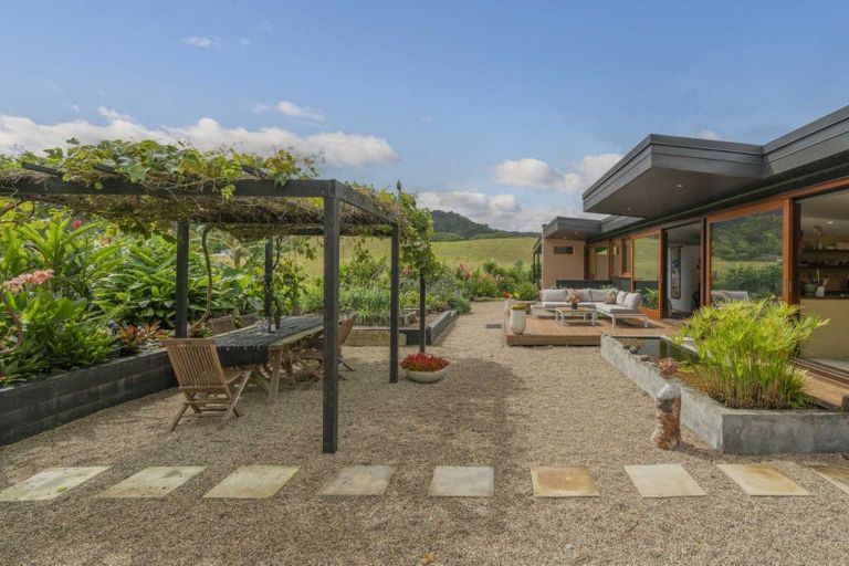 Photo of property in 19 Victoria Street, Coromandel, 3506