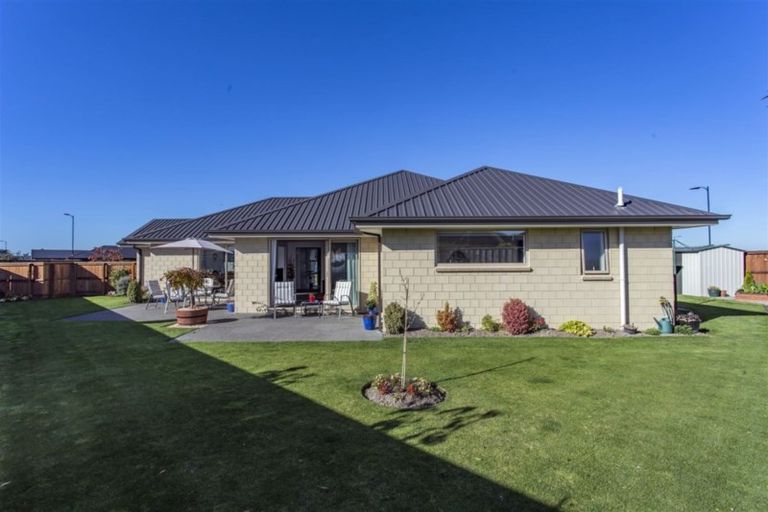 Photo of property in 16 Watkins Drive, Rangiora, 7400