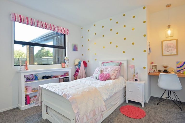 Photo of property in 7 James Kidd Place, Greytown, 5712