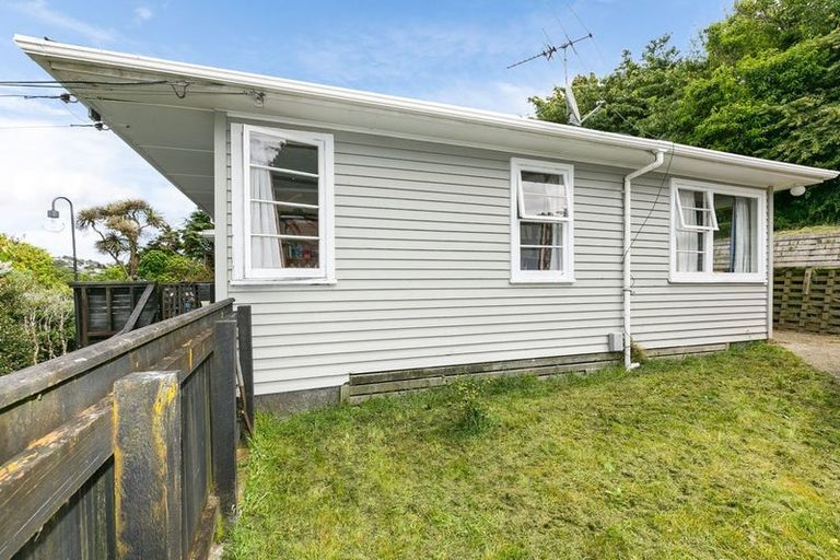 Photo of property in 165 Newlands Road, Newlands, Wellington, 6037