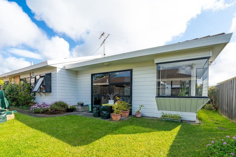 Photo of property in 2/18 Milton Road, Orewa, 0931