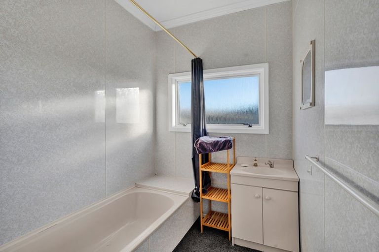 Photo of property in 28 Bayly Road, Moturoa, New Plymouth, 4310