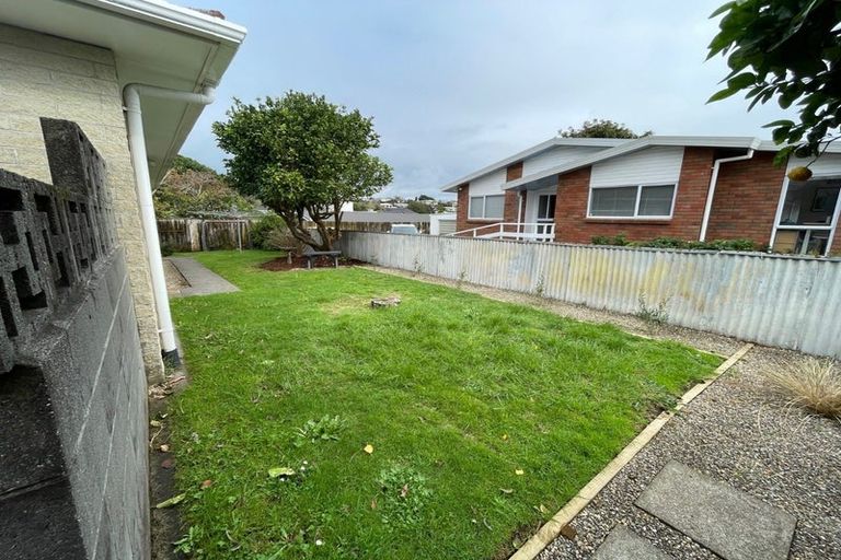 Photo of property in 4/50 Paynters Avenue, Strandon, New Plymouth, 4312