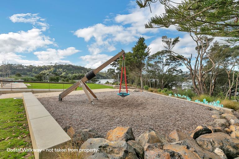 Photo of property in 30 Oioi Road, Hobsonville, Auckland, 0616