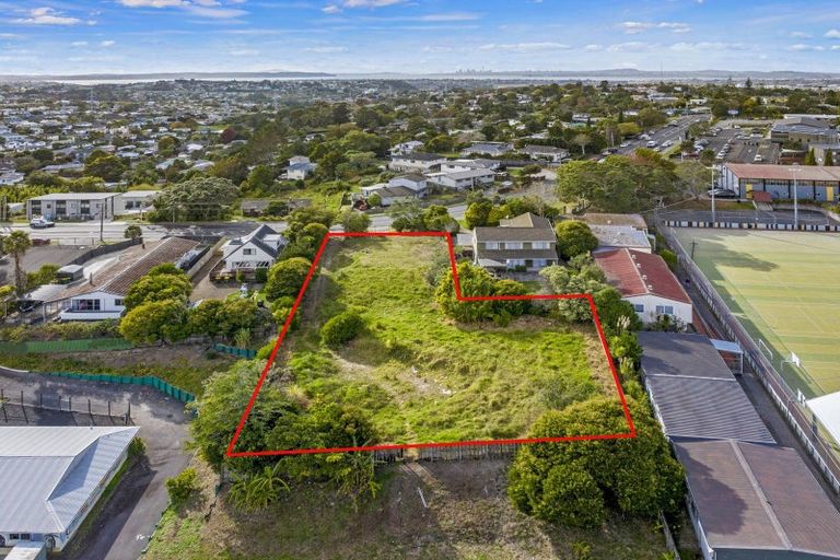 Photo of property in 302 Don Buck Road, Massey, Auckland, 0614