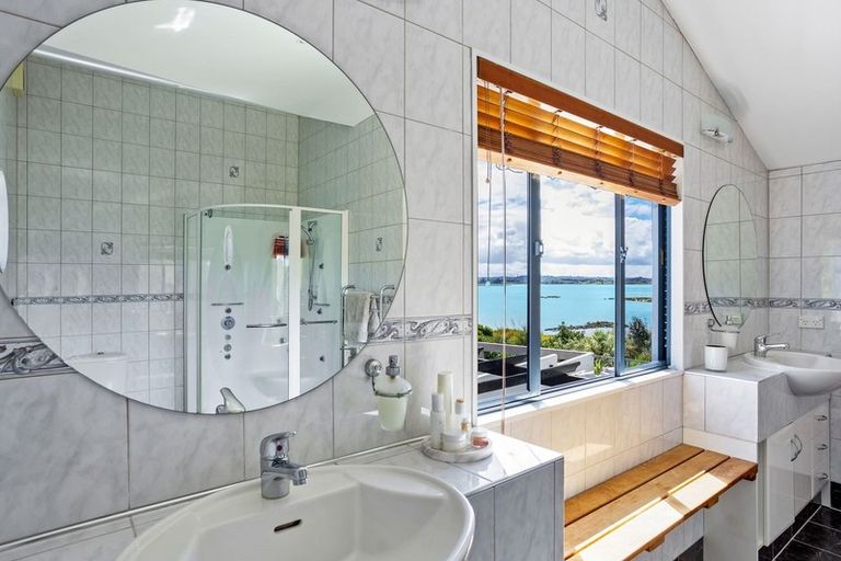 Photo of property in 5 Capstan Court, Te Atatu Peninsula, Auckland, 0610