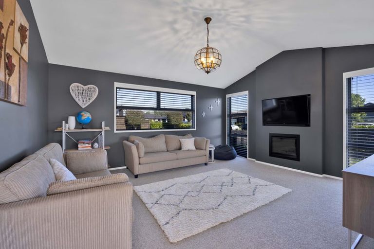 Photo of property in 52 Links Drive, Waiwhakaiho, New Plymouth, 4312