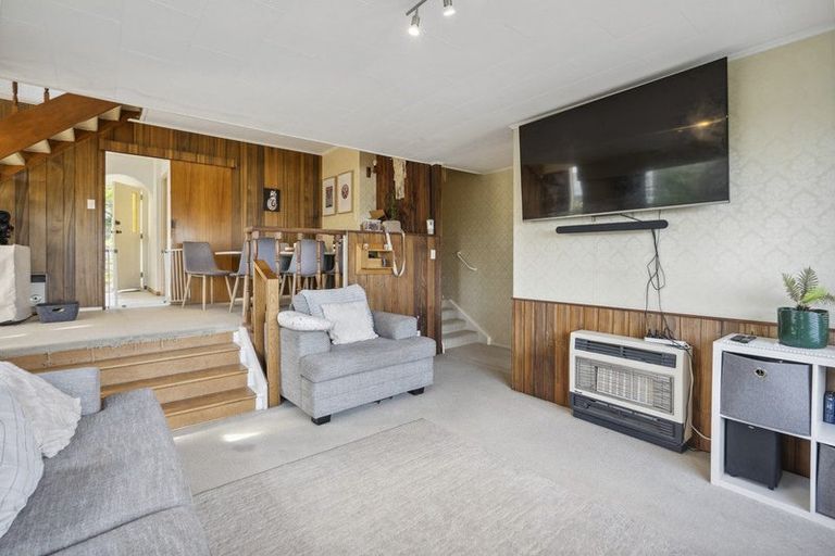 Photo of property in 114 Gloaming Hill, Titahi Bay, Porirua, 5022