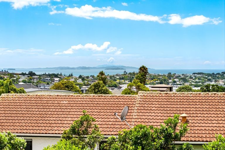 Photo of property in 22 Whangaparaoa Road, Red Beach, 0932
