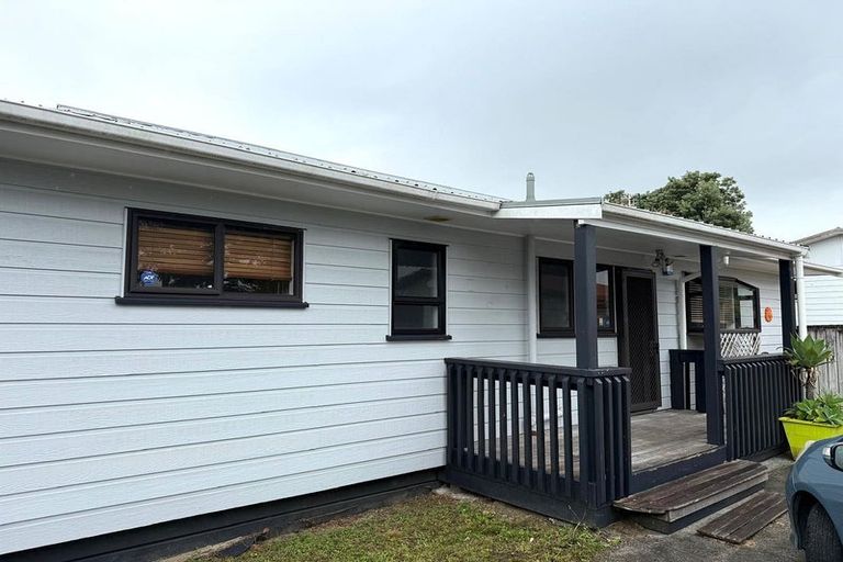 Photo of property in 32 Wai Iti Place, Clendon Park, Auckland, 2103