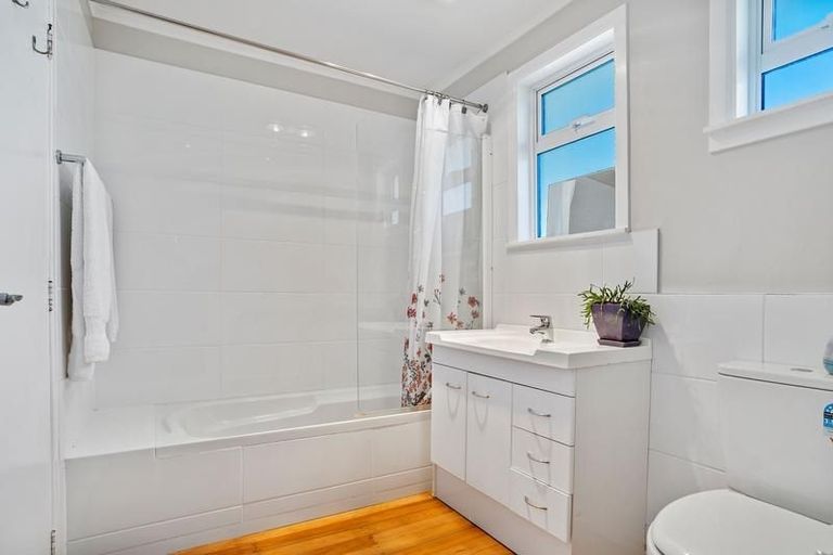 Photo of property in 66 Harrington Road, Henderson, Auckland, 0610