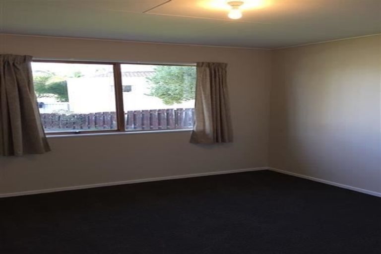 Photo of property in 16 Jeffares Place, Taradale, Napier, 4112
