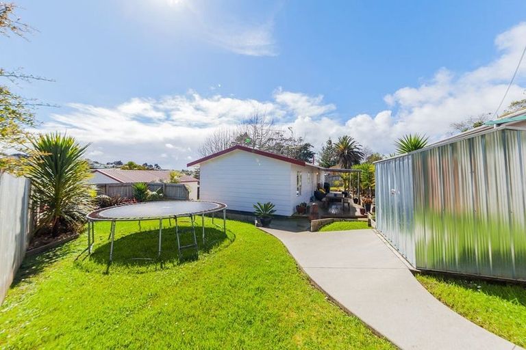 Photo of property in 18 Garton Drive, Massey, Auckland, 0614