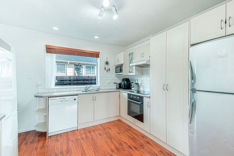 Photo of property in 2/63 Walworth Avenue, Pakuranga Heights, Auckland, 2010