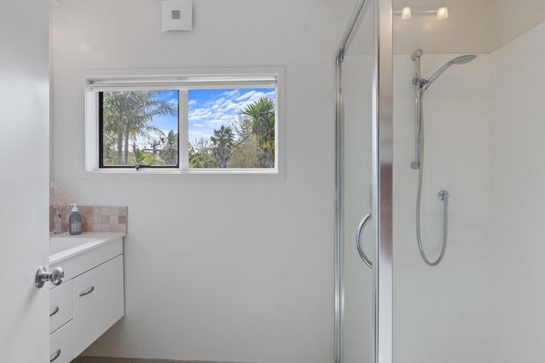 Photo of property in 33 Woodlands Crescent, Browns Bay, Auckland, 0630