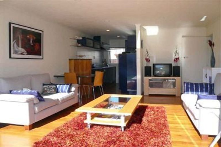 Photo of property in 3/241 Hurstmere Road, Takapuna, Auckland, 0622