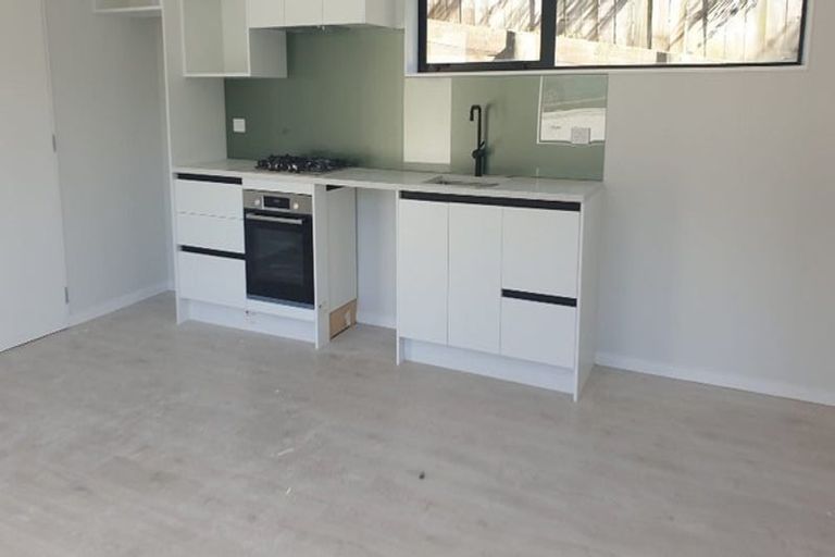 Photo of property in 111a Woodglen Road, Glen Eden, Auckland, 0602