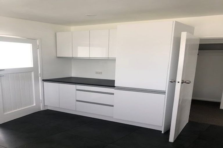 Photo of property in 7 Kotuku Street, Te Atatu Peninsula, Auckland, 0610