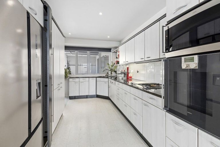 Photo of property in Beauport Apartments, 30u2 The Crescent, Roseneath, Wellington, 6011