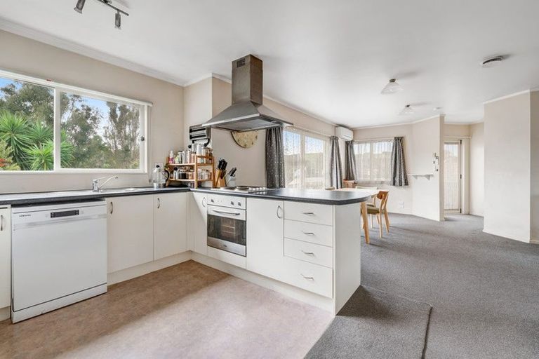 Photo of property in 34 Cabeleigh Drive, Helensville, 0800
