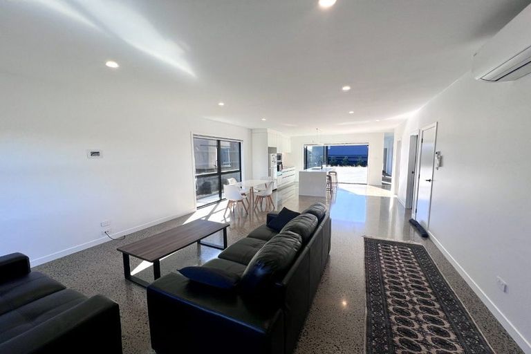 Photo of property in 43 Kikorangi Drive, Wainui, Silverdale, 0992