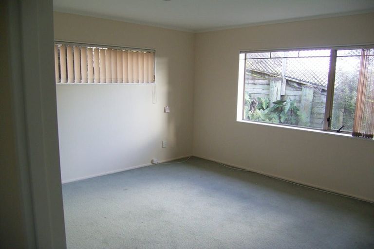 Photo of property in 10 Marbella Drive, Massey, Auckland, 0614